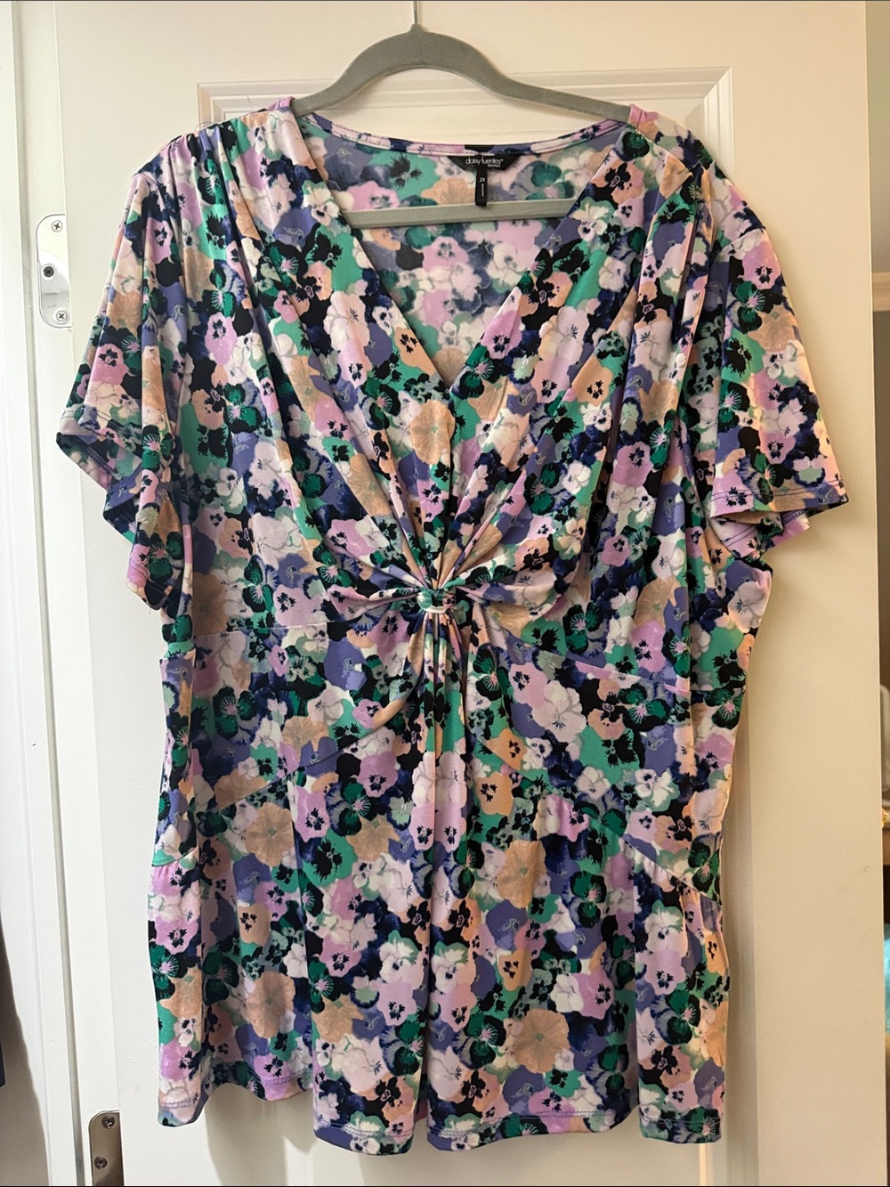 Daisy Fuentes Lavender Floral Twist-Front Short Sleeve Top
